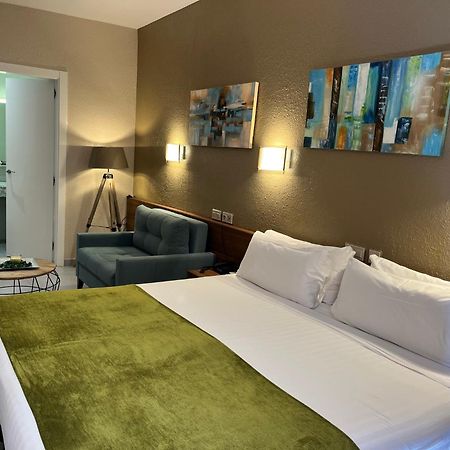 Hotel Aneto Барселона Екстериор снимка
