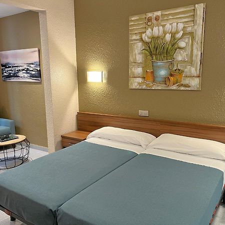 Hotel Aneto Барселона Екстериор снимка