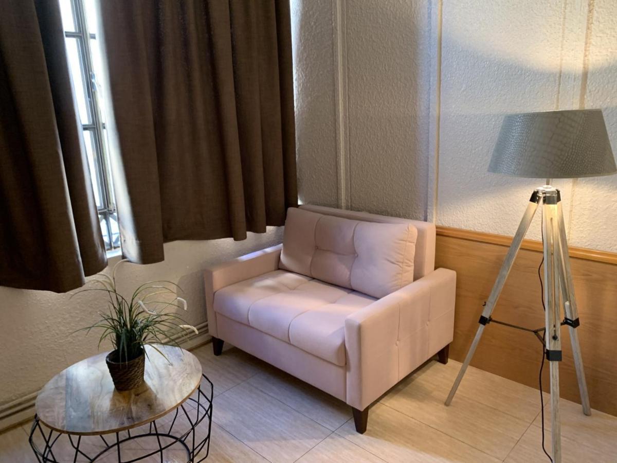 Hotel Aneto Барселона Екстериор снимка