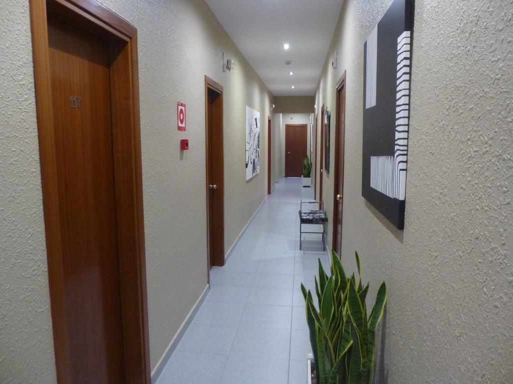 Hotel Aneto Барселона Екстериор снимка
