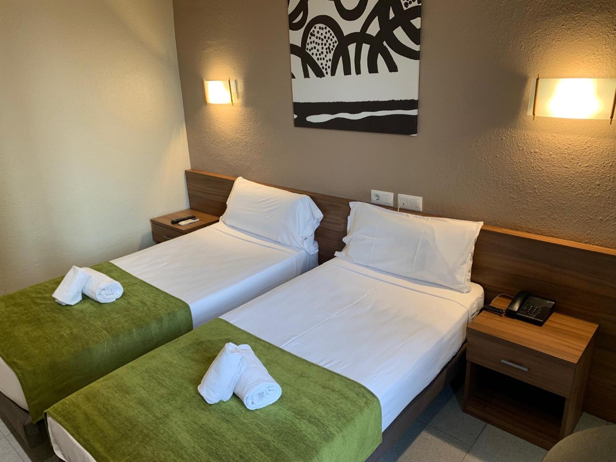 Hotel Aneto Барселона Екстериор снимка
