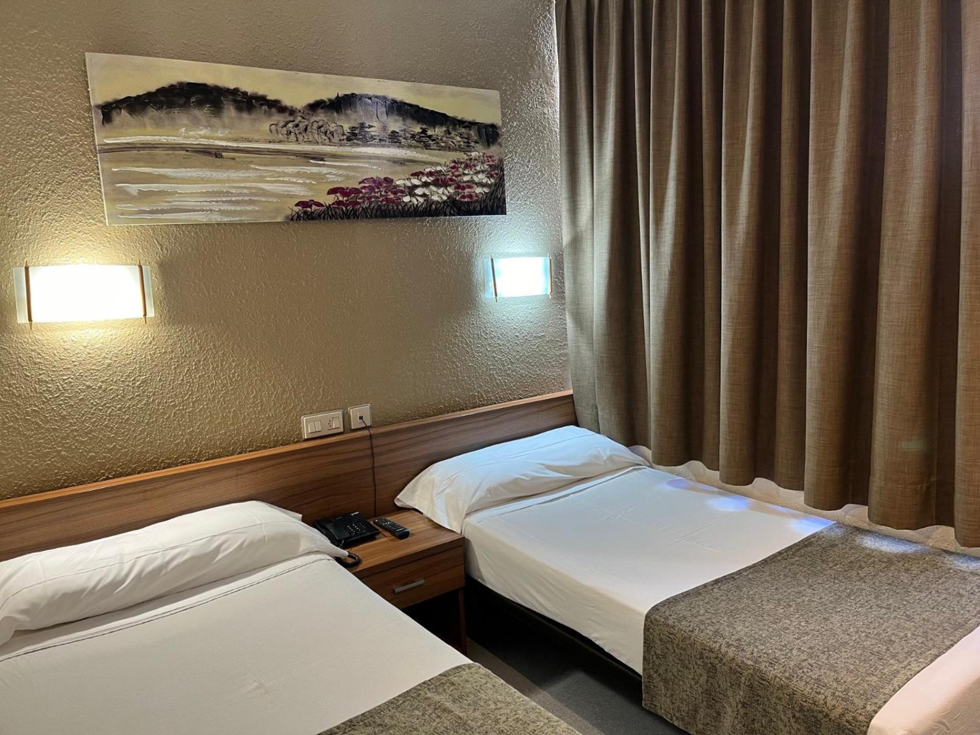 Hotel Aneto Барселона Екстериор снимка