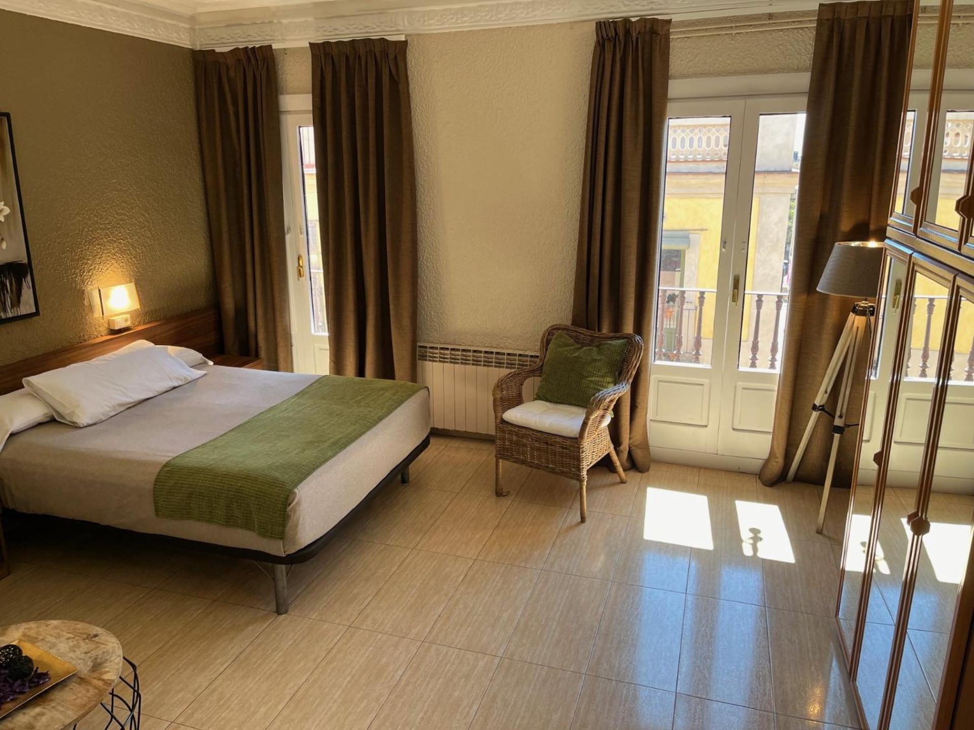 Hotel Aneto Барселона Екстериор снимка