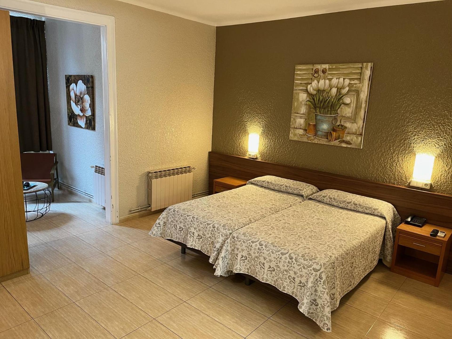 Hotel Aneto Барселона Екстериор снимка