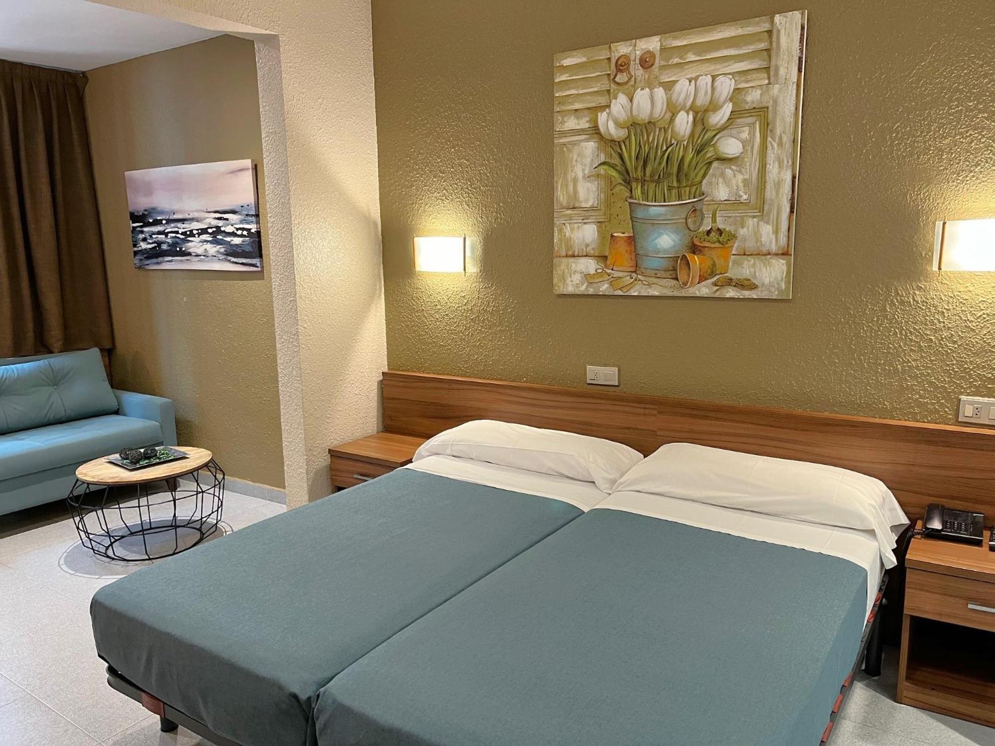 Hotel Aneto Барселона Екстериор снимка