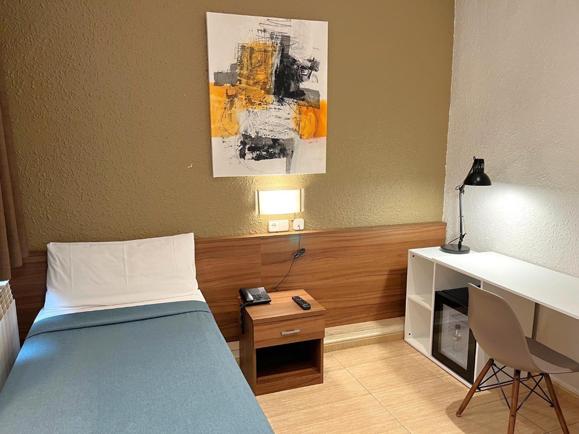 Hotel Aneto Барселона Екстериор снимка