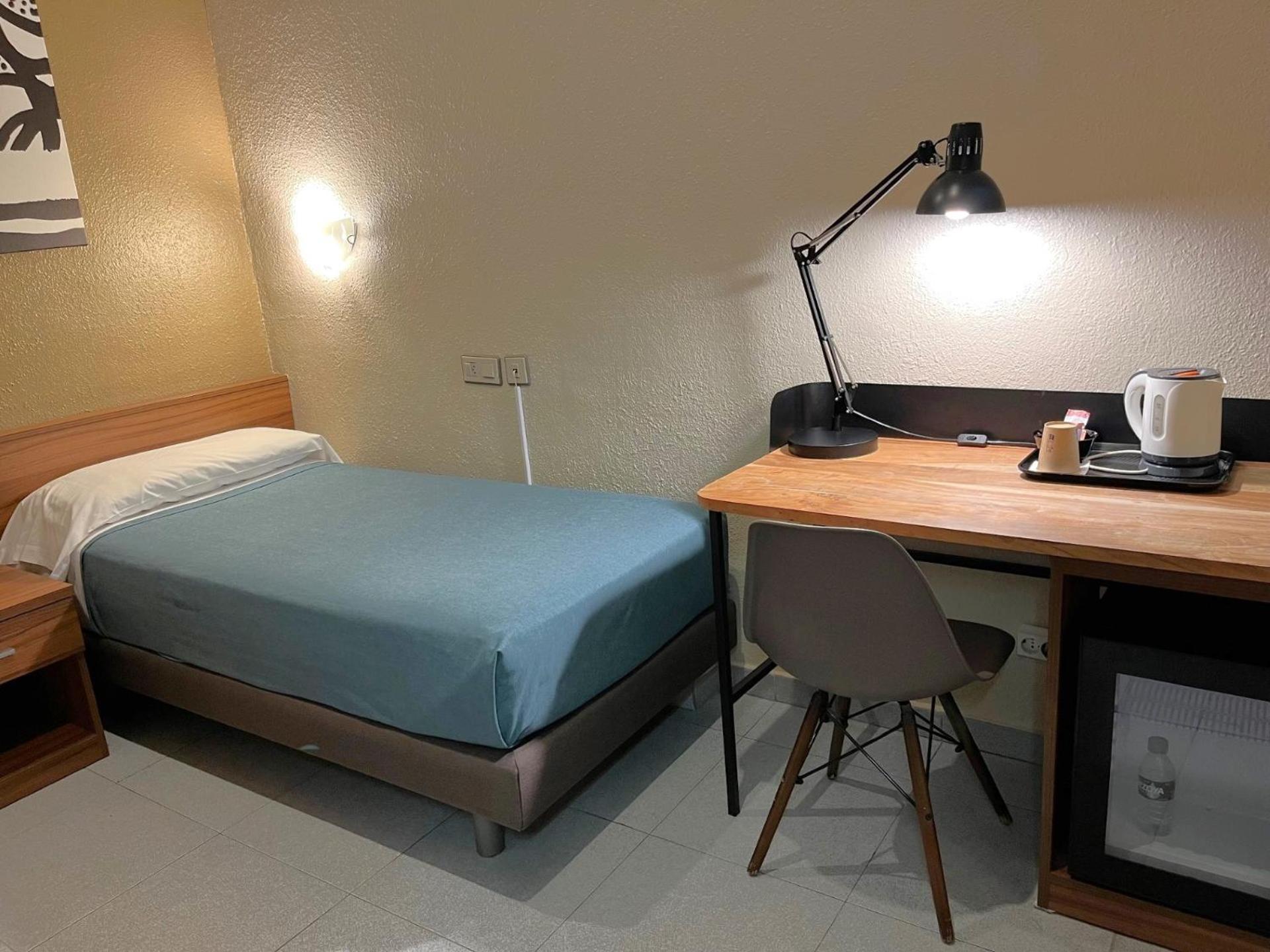 Hotel Aneto Барселона Екстериор снимка