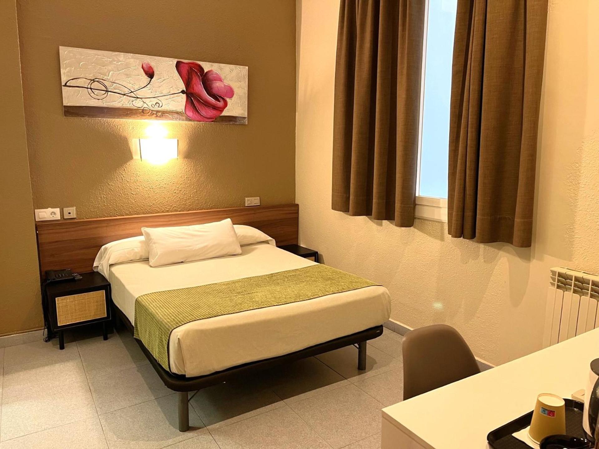 Hotel Aneto Барселона Екстериор снимка