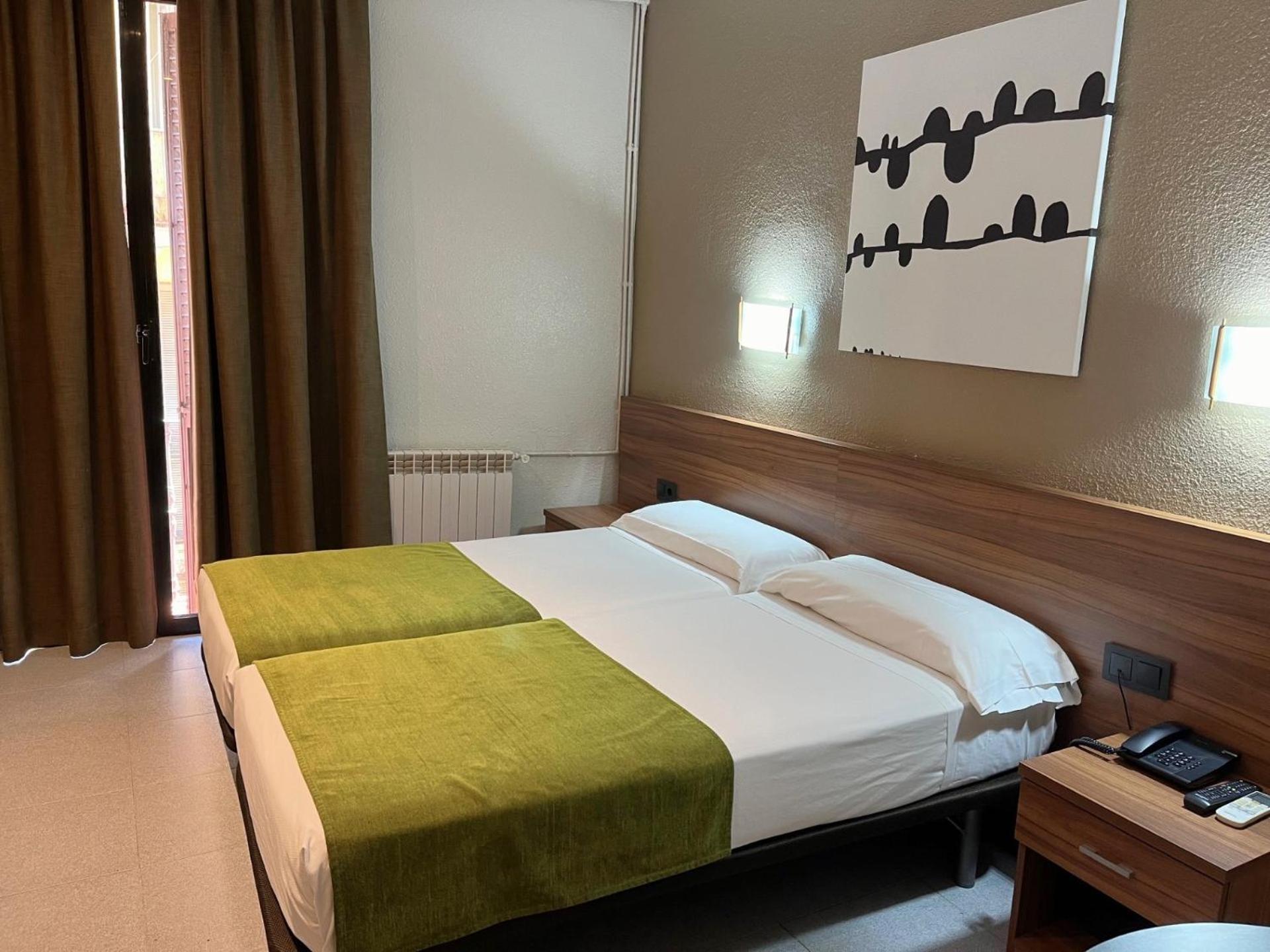 Hotel Aneto Барселона Екстериор снимка