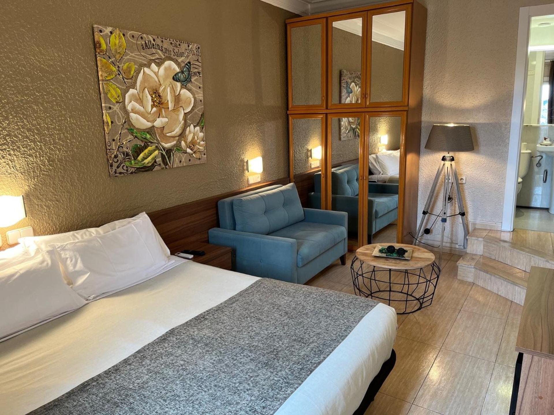 Hotel Aneto Барселона Екстериор снимка