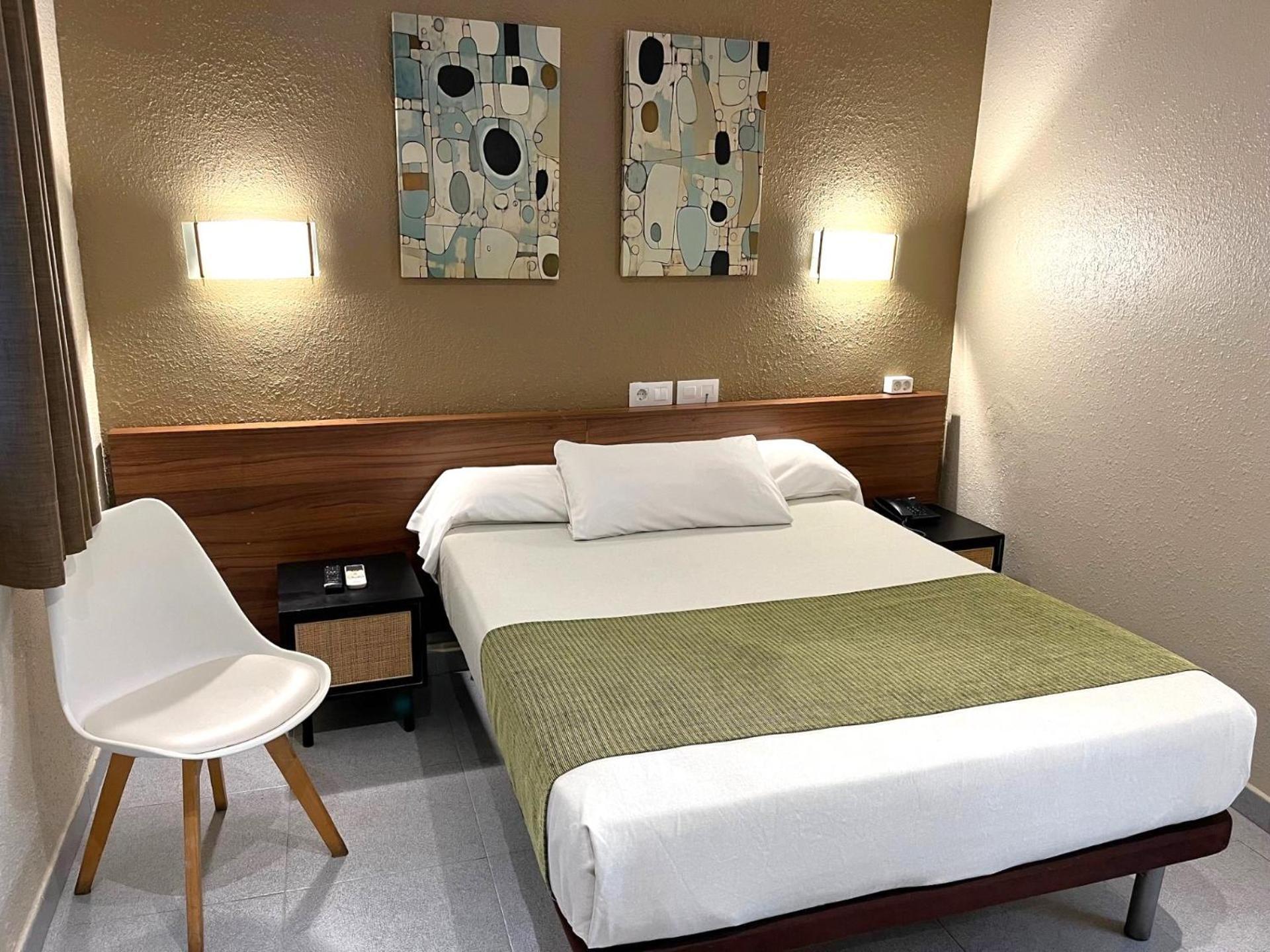 Hotel Aneto Барселона Екстериор снимка